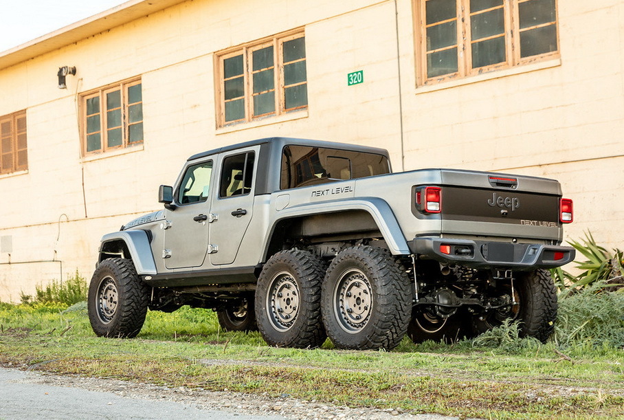 Американцы превратили Jeep Gladiator в шестиколесный грузовичок