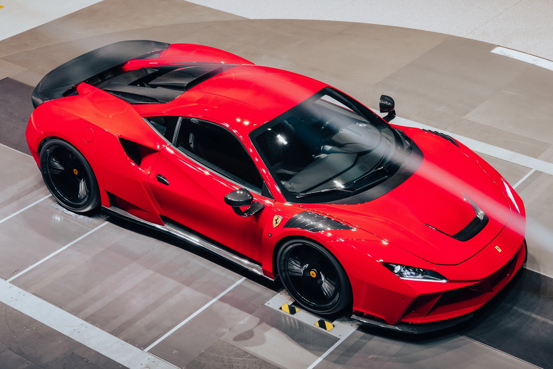 Для Ferrari F8 разработали очень широкий и редкий обвес