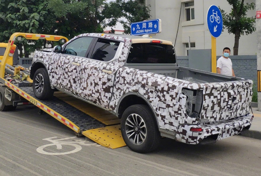 Новый рамный пикап Great Wall размером с Ford F-150 раскрыли на шпионских фотографиях