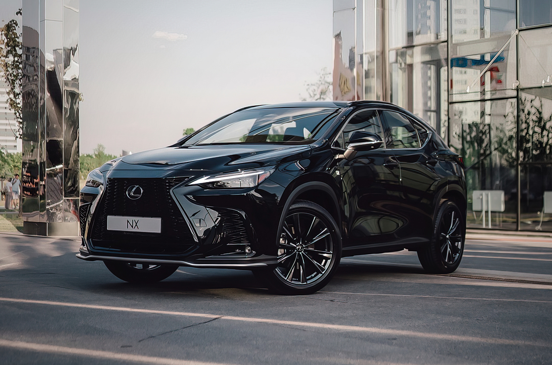 До России добрался новый Lexus NX: объявлены цены