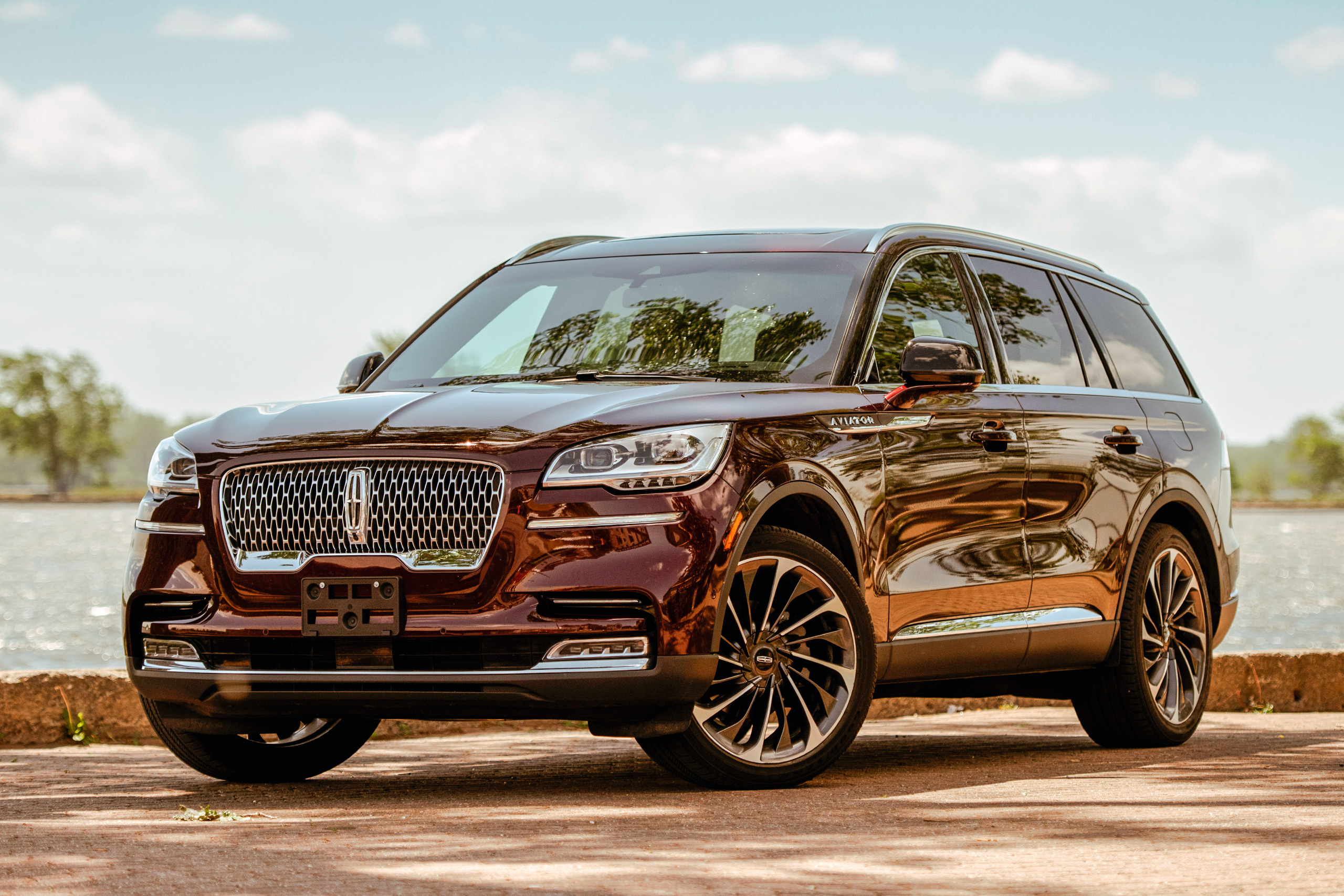 iPhone на колесах: смарт-кроссовер Lincoln Aviator