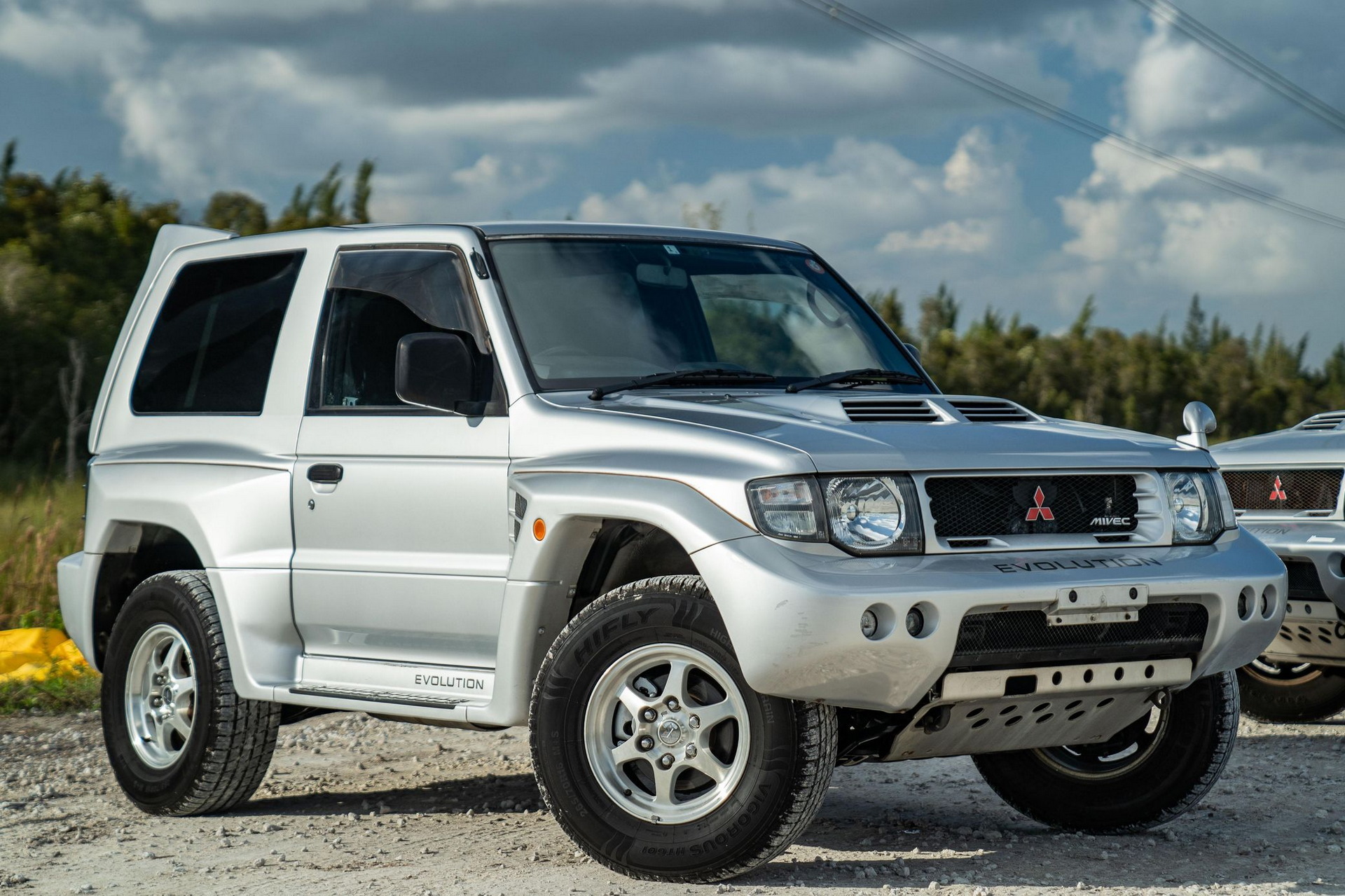 В продаже появился редчайший Mitsubishi Pajero Evolution