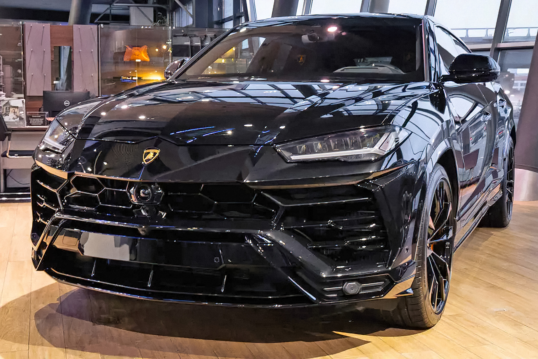 В России снова продают Lamborghini Urus. Очень дорого