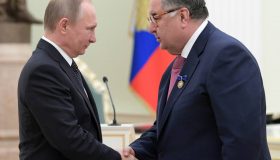 Итоги дня: Путина дезинфицируют, Усманов плюет, а силовики добивают