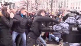 Кадыров поможет? Полиция задержала напавшего на силовиков на митинге