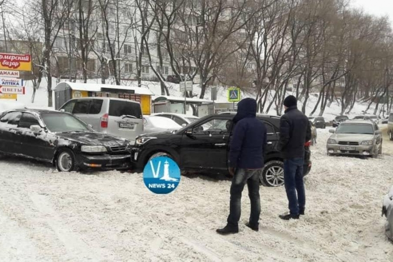 Мужчину зажало между двух автомобилей в результате ДТП на улице Днепровская