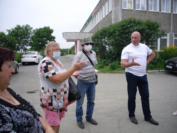 Дороги, освещение и водоснабжение: проблемы в Суражевке решают по наказам жителей