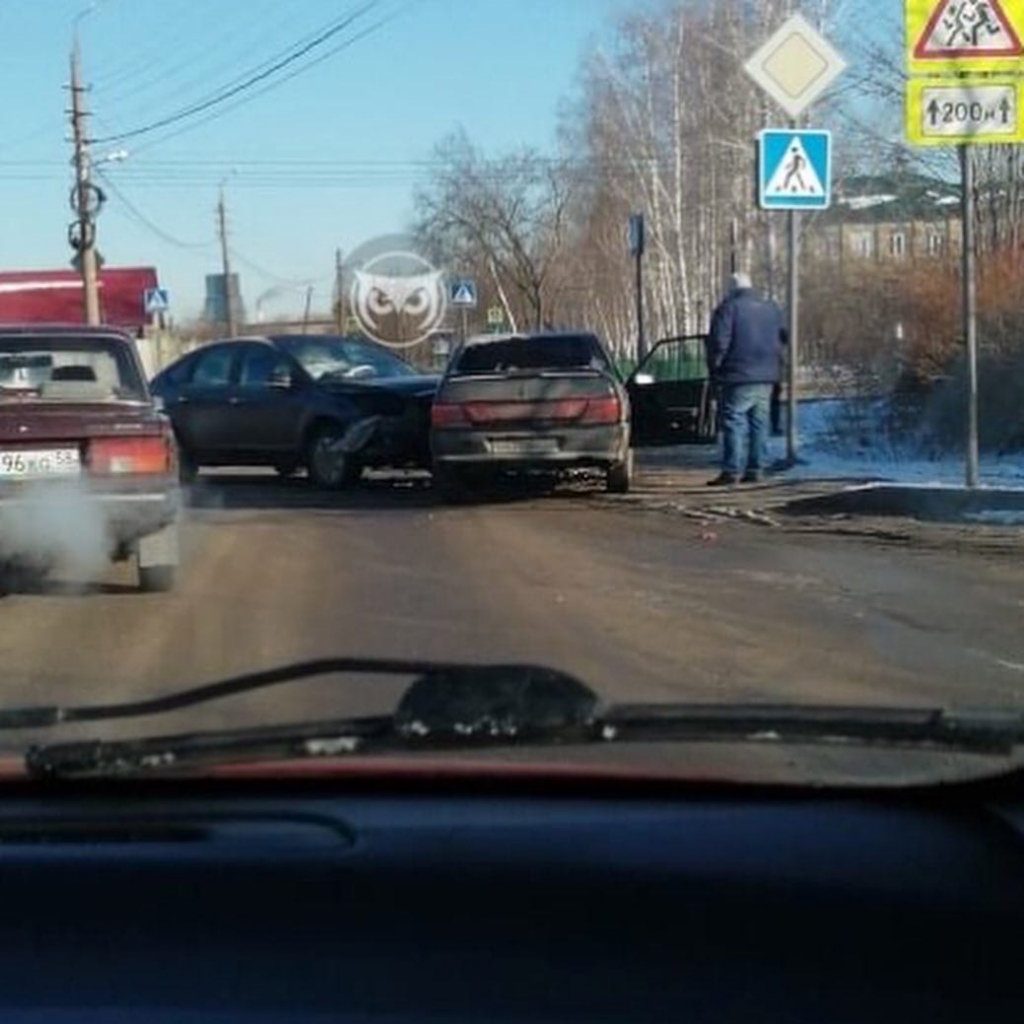 В Пензе две легковушки влетели друг в друга