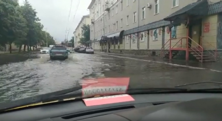 Поплыли: пензенцы делятся видео с последствиями ночной грозы