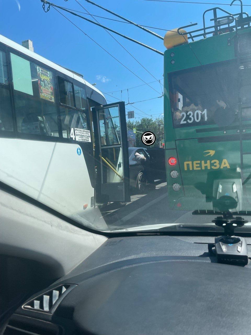 В Пензе на улице Суворова в сторону центра образовалась огромная пробка из-за ДТП