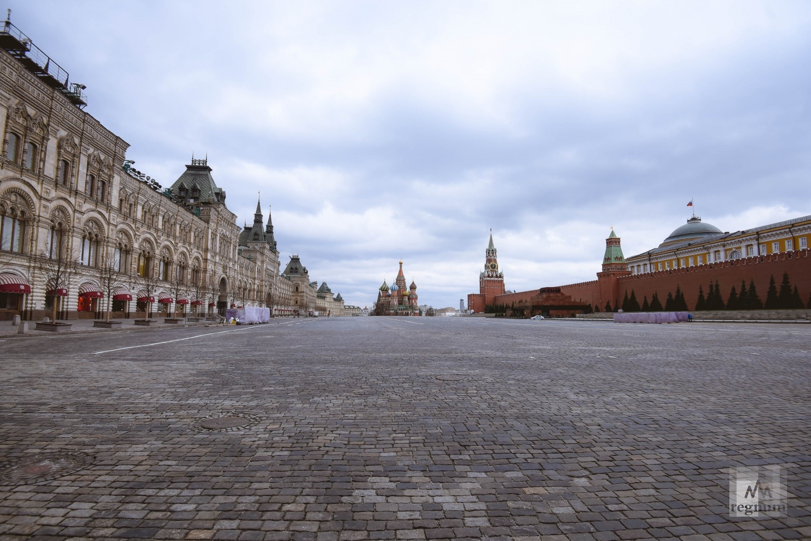 Ул красная площадь. Коронавирус Москва красная площадь. Красная площадь дорога. Фон площадь. Красная площадь карантин.