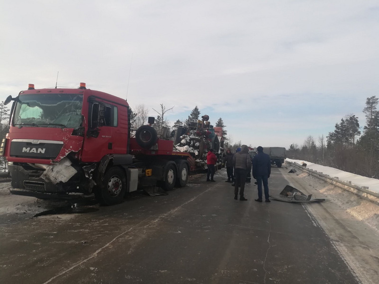 В Югре на федеральной трассе разбились двое полицейских, ехавших на задание. ФОТО