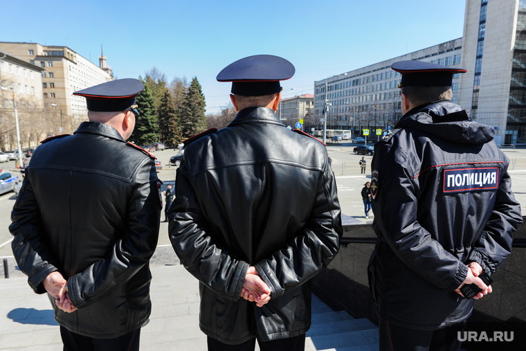 В Челябинске массово задерживают молодежь, гуляющую в карантин. ВИДЕО