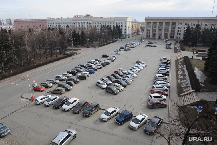 В Челябинске легализовали платные парковки