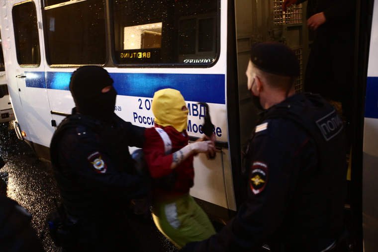 Задержания протестующих в Москве начались после провокаций. ВИДЕО