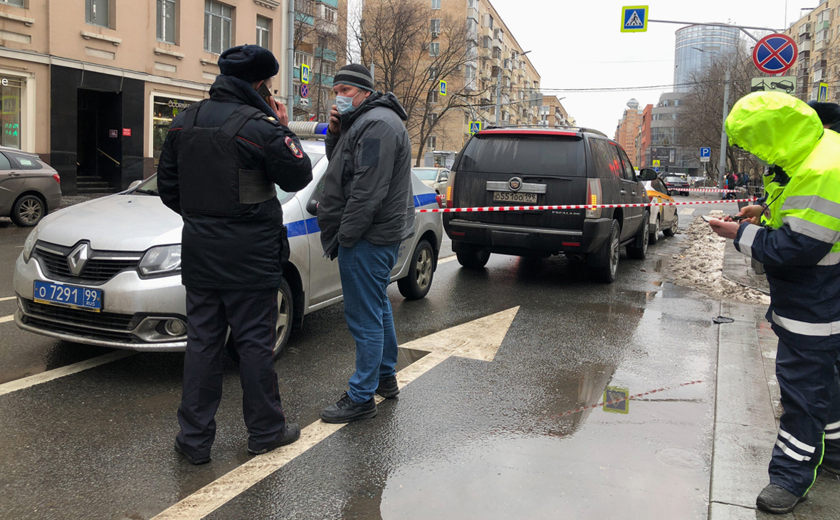 РЕН ТВ назвал имя открывшего стрельбу в Москве водителя Cadillac