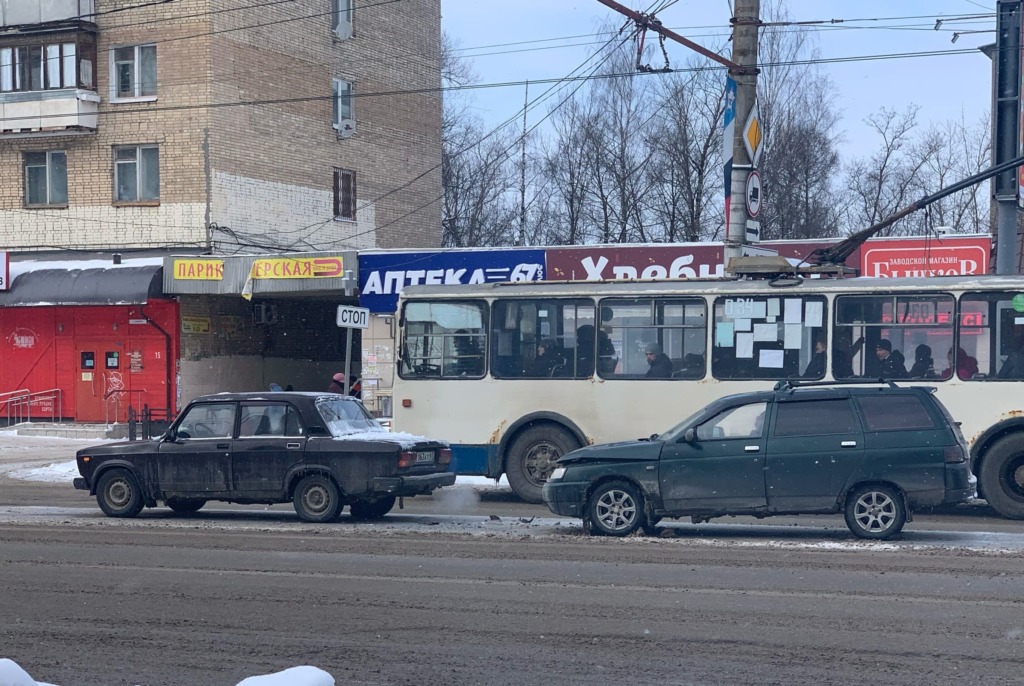 В Смоленске Лада протаранила Жигули