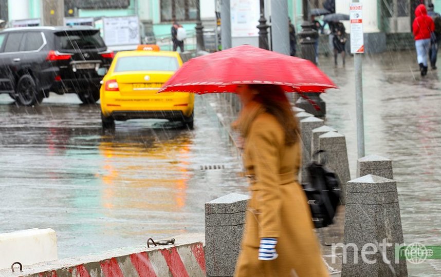 Водителей в Москве просят быть внимательными на дорогах из-за снега и гололедицы