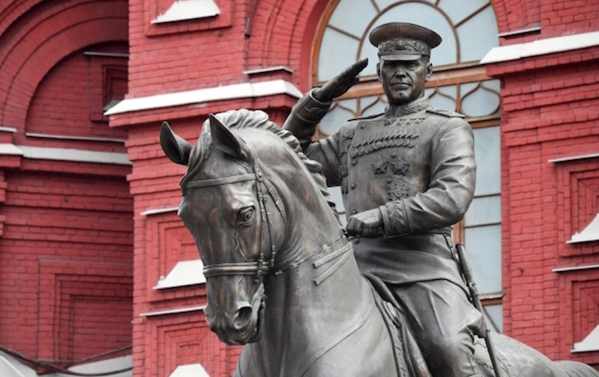 Старый памятник Жукову после реставрации на Манежку не вернут, новый будет навечно – мнение