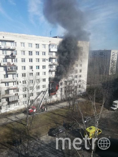 Из-за пожара эвакуировали жильцов дома на улице Стойкости в Петербурге