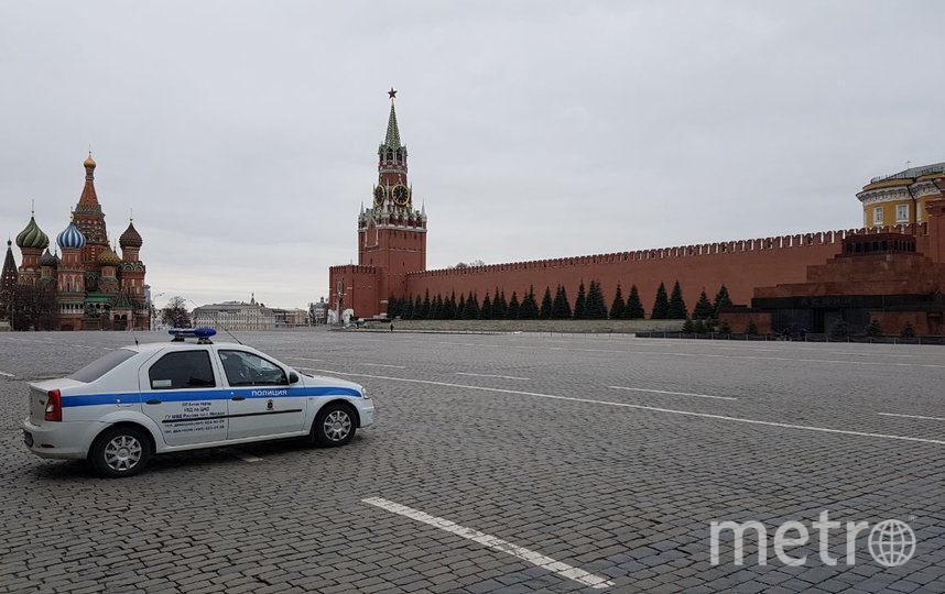 Жители Москвы отправились на самоизоляцию: фото безлюдных улиц города