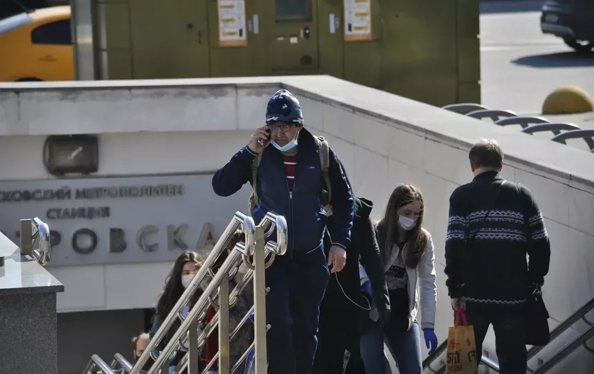 Пассажиры столичного метро подготовились к введению масочного режима: репортаж