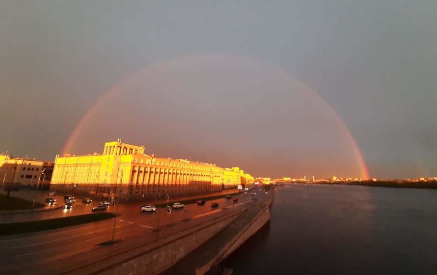 'Лепота': Петербуржцы показали фото завораживающего заката и радуги