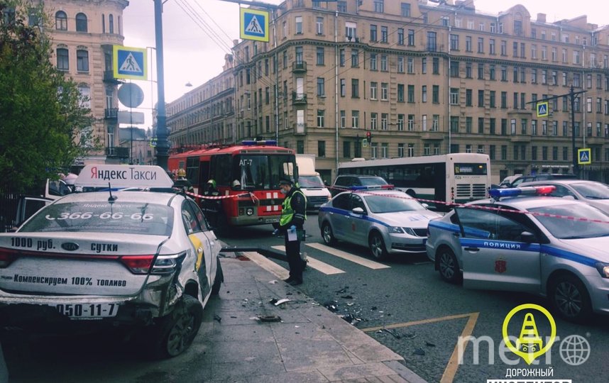 Смертельное ДТП в Петербурге: такси сбило мать с детьми