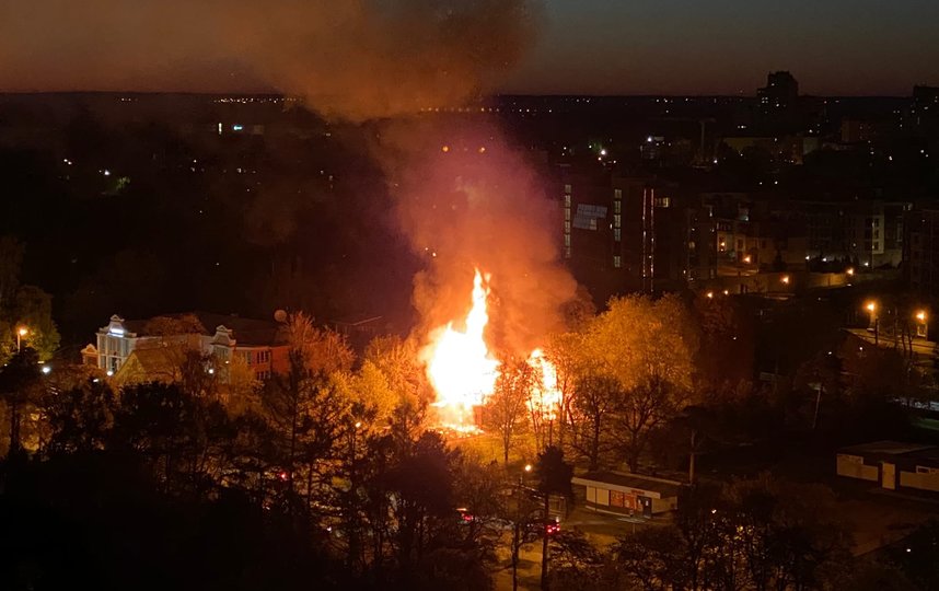 В Сестрорецке сгорел нежилой 'проклятый' дом недалеко от вокзала: фото