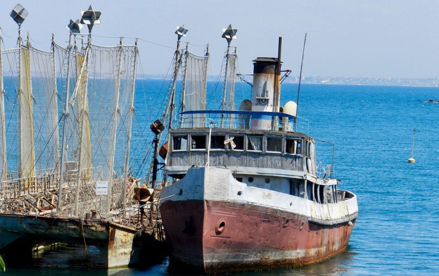 В Крыму пытаются спасти от 'расстрела' судно, принимавшее участие в обороне Севастополя