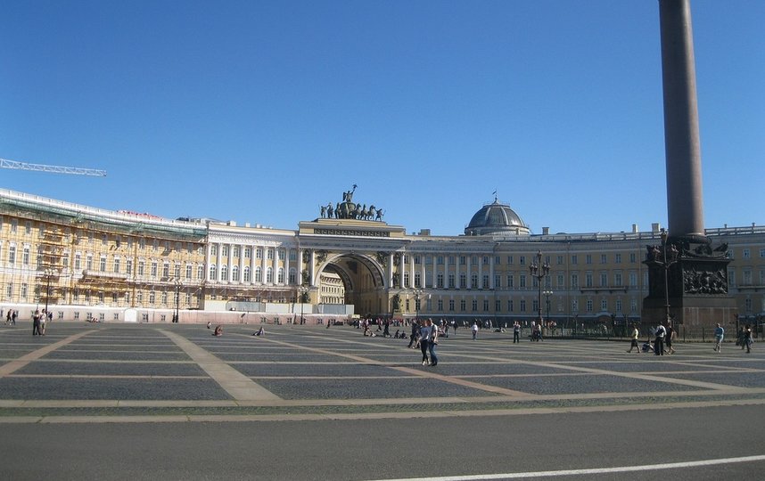 Посетителей Эрмитажа эвакуировали. В чем причина