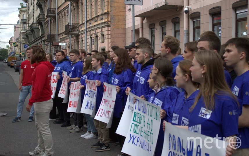 В Петербурге прошел митинг у генконсульства Польши