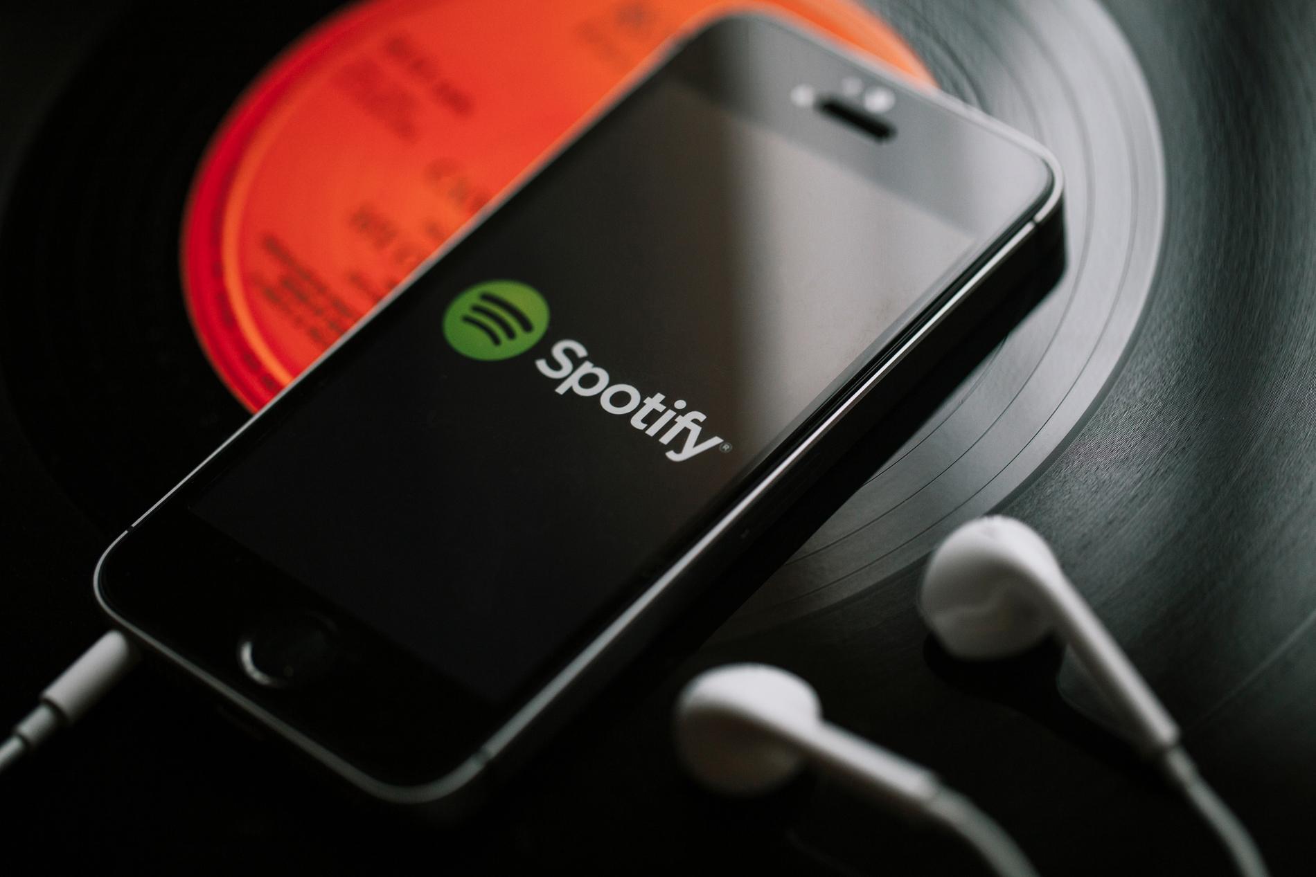 Spotify наконец появился в России. Он интереснее 'Яндекс.Музыки' и Apple Music, но есть проблемы