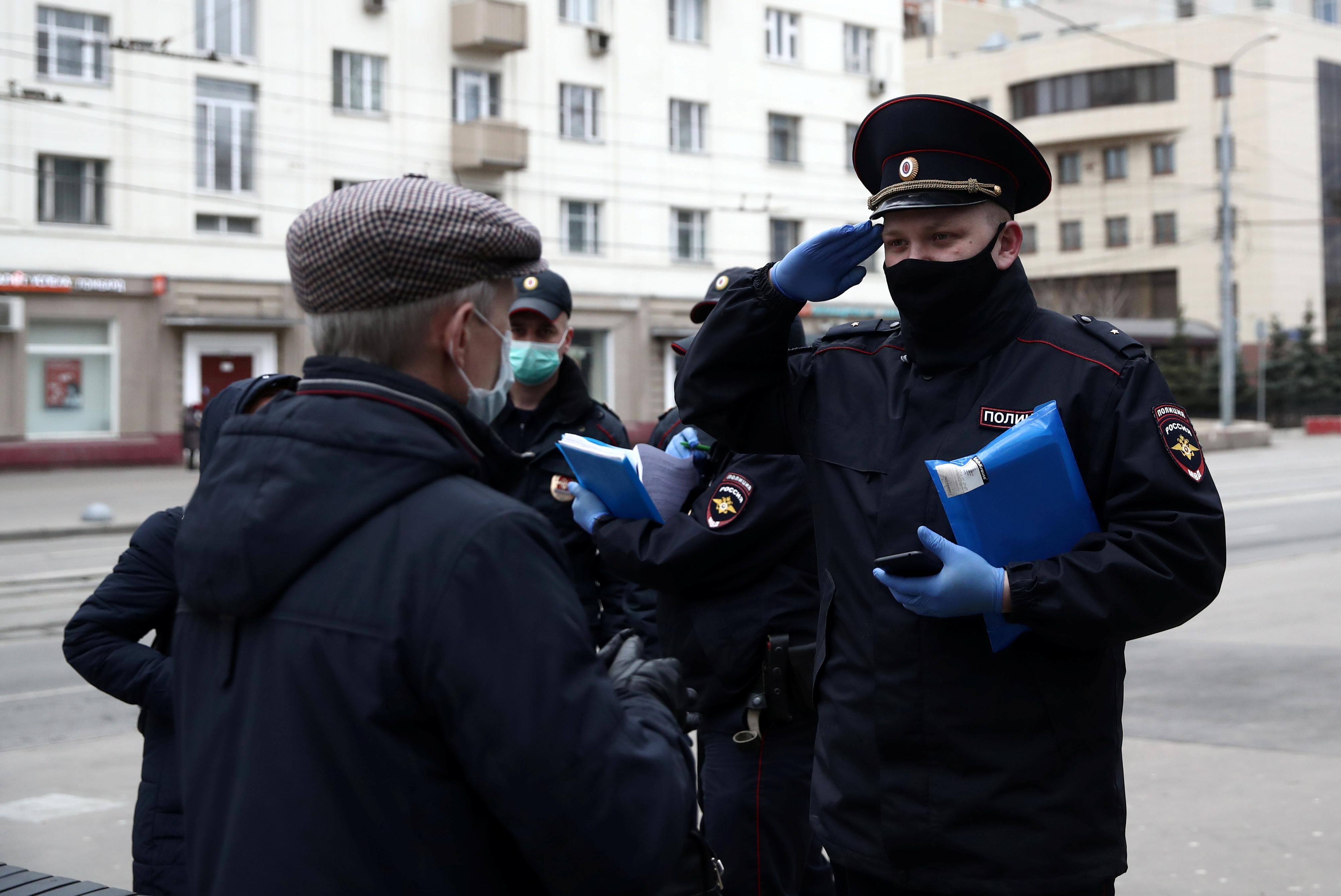 Москвичей предупредили о риске 'насобирать' несколько штрафов за одну прогулку