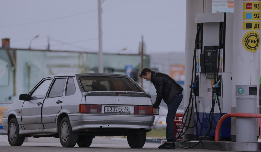 Летом на заправках ждут новых цен. Сколько будет стоить бензин