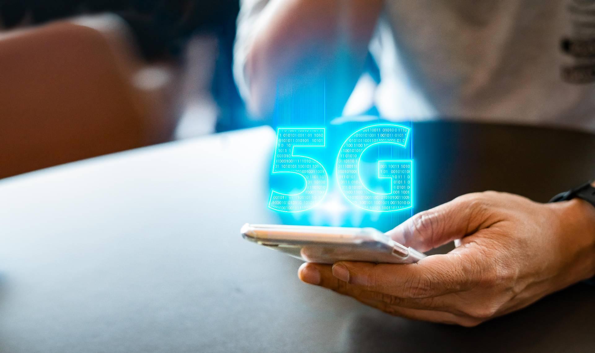 5G обвинили в распространении коронавируса. Это правда? Как вообще сеть будущего связана с эпидемией