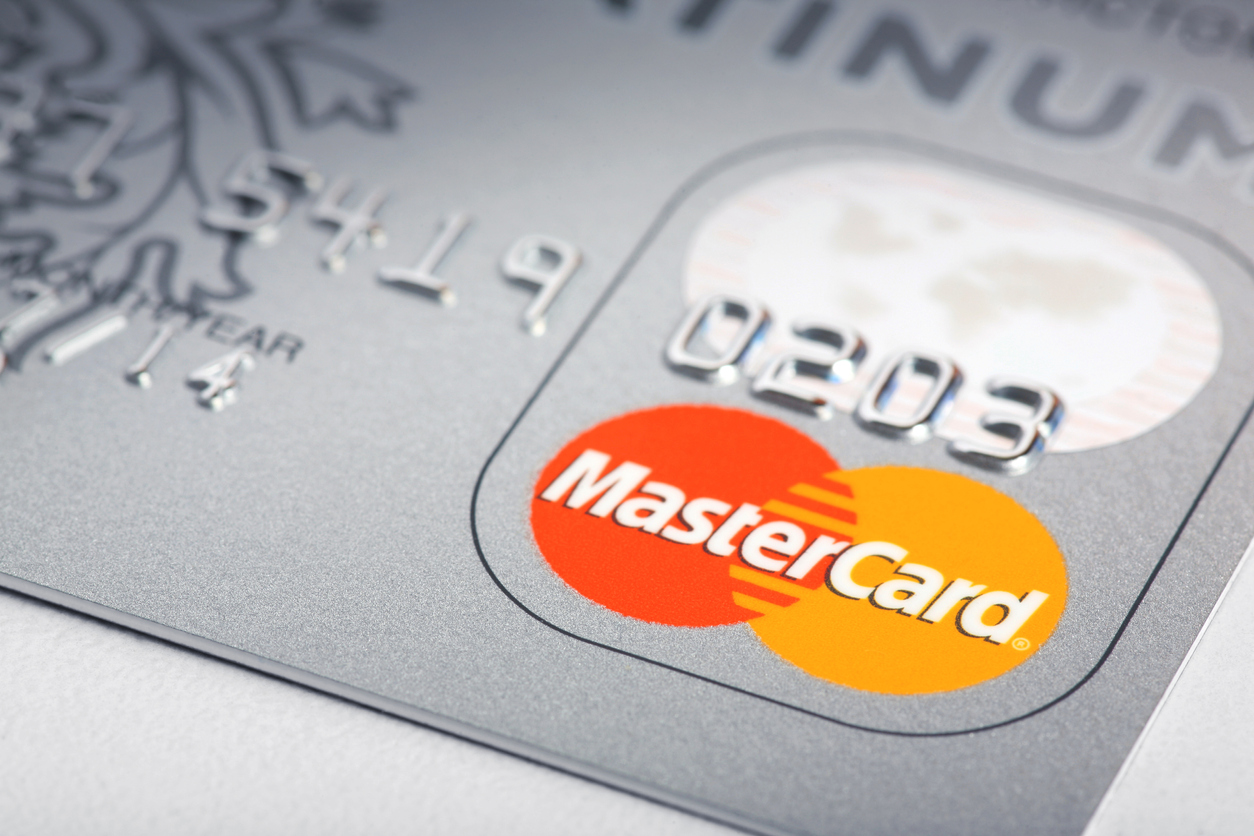 Mastercard готова обслуживать карты с истекшим сроком из-за пандемии коронавируса