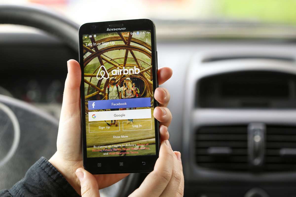 Airbnb уволила почти 1900 сотрудников. Это 25% компании