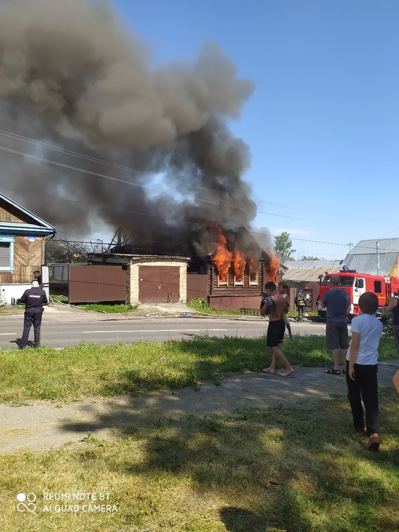 Горожане делятся снимками страшного пожара в Пенза