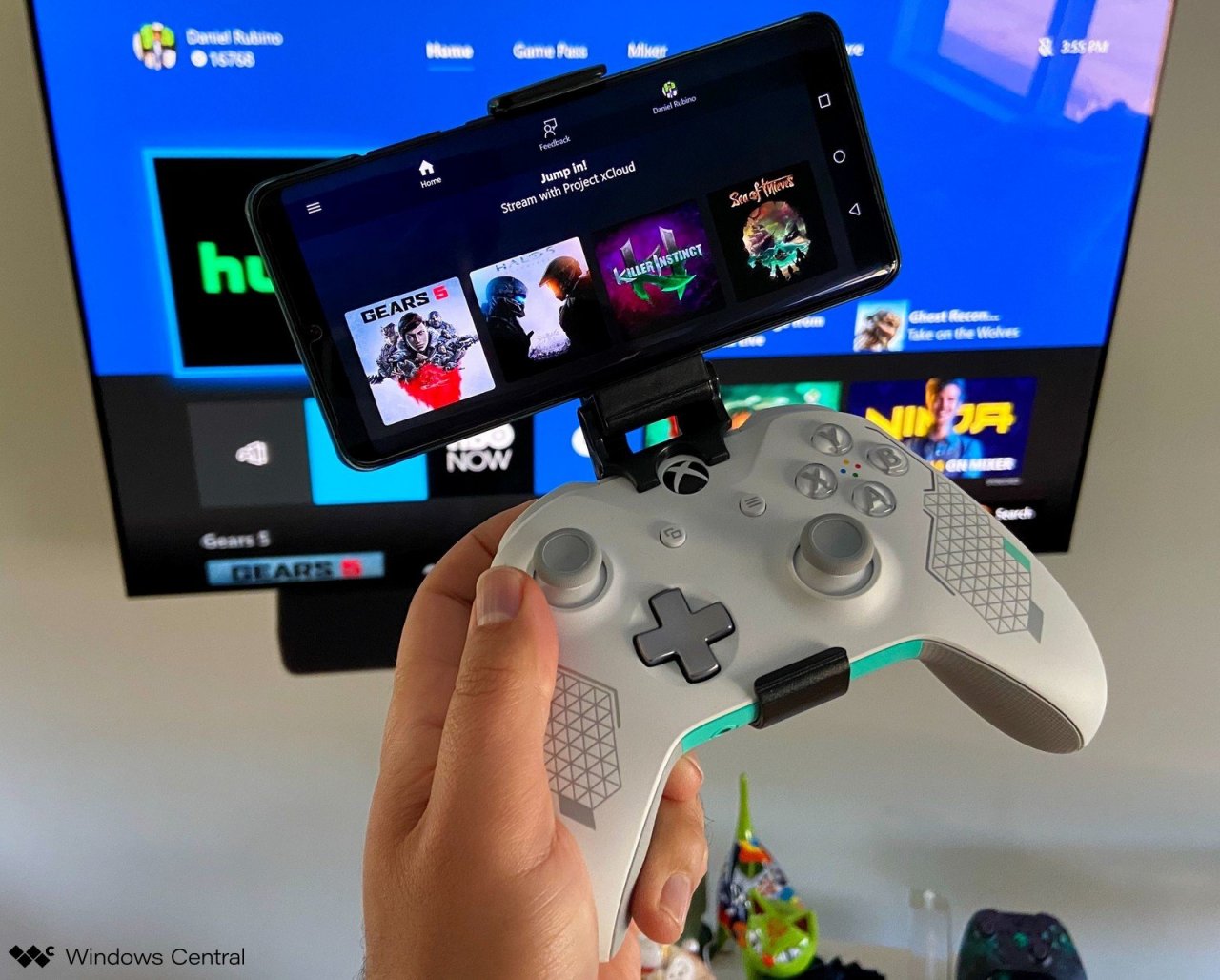 Фил Спенсер рассказал о стриминговом устройстве Xbox TV и «платиновой» подписке Xbox Game Pass