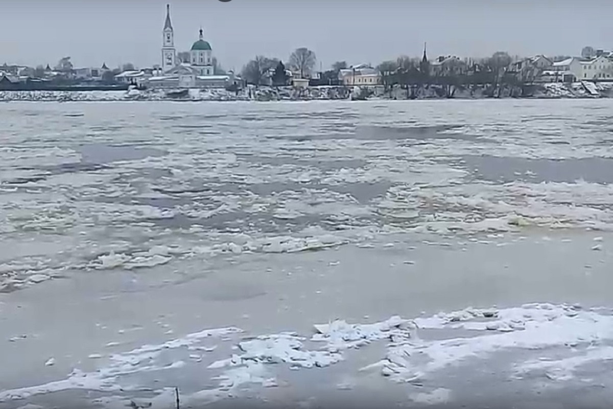 На Волге в Твери начался ледоход