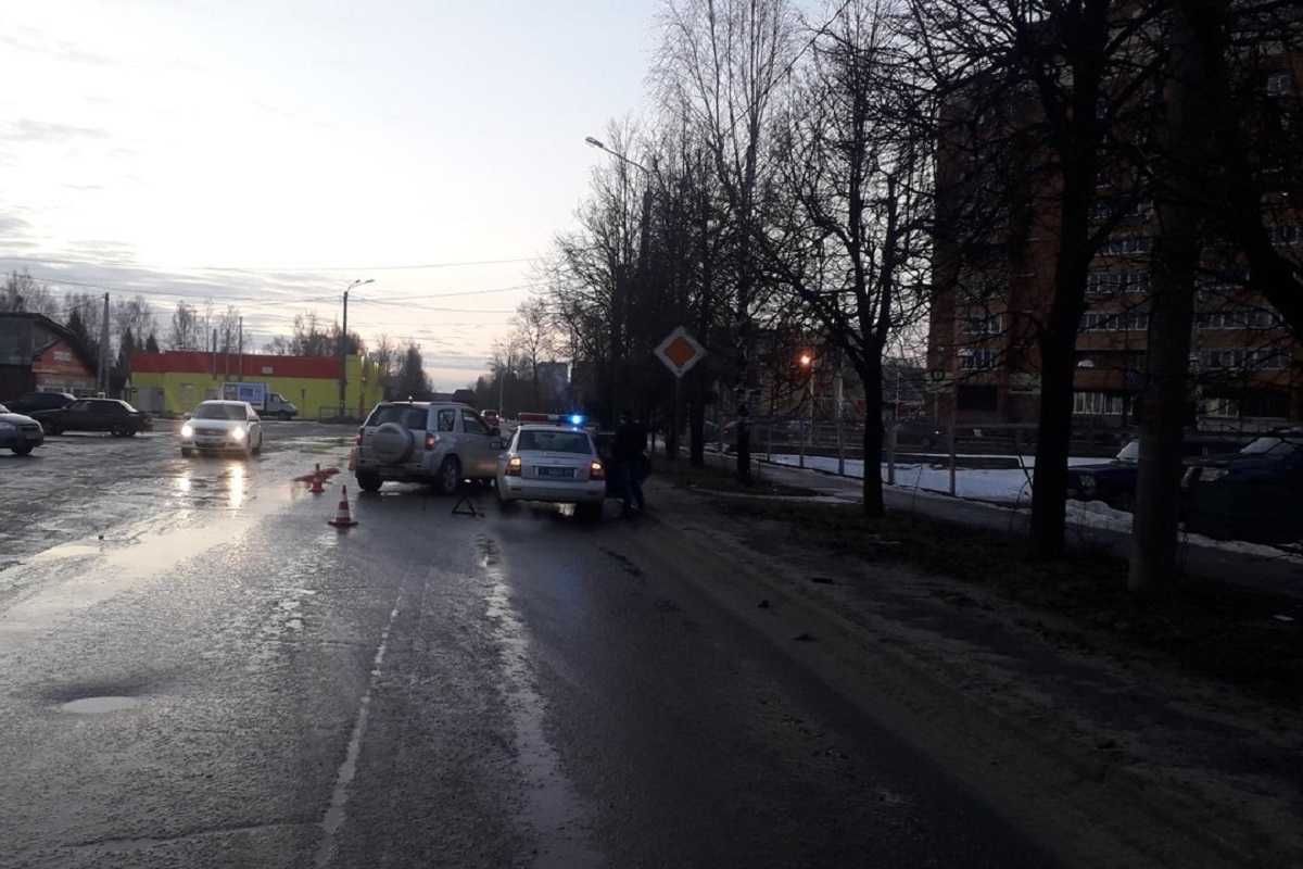 В Конаково столкнулись Suzuki и Daewoo. Пострадала женщина