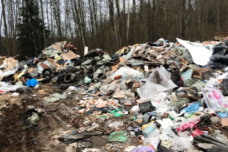 Для уборки свалки в Бежецке Тверской области потребовалось вмешательство прокуратуры и решение суда