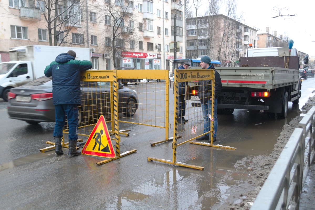 Частично перекрыто движение на Волоколамском проспекте в Твери