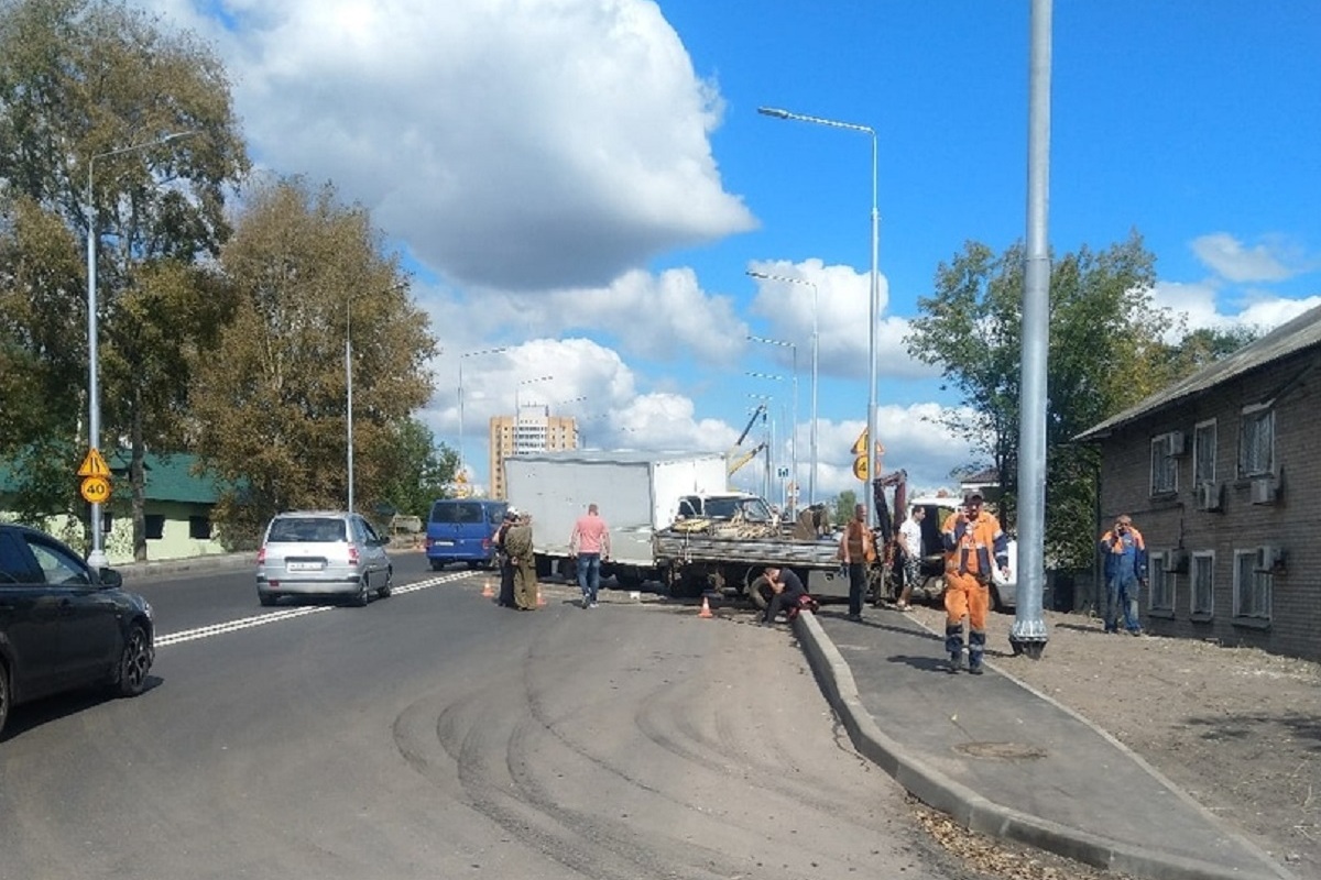 На Бурашевском путепроводе в Твери произошло серьезное ДТП