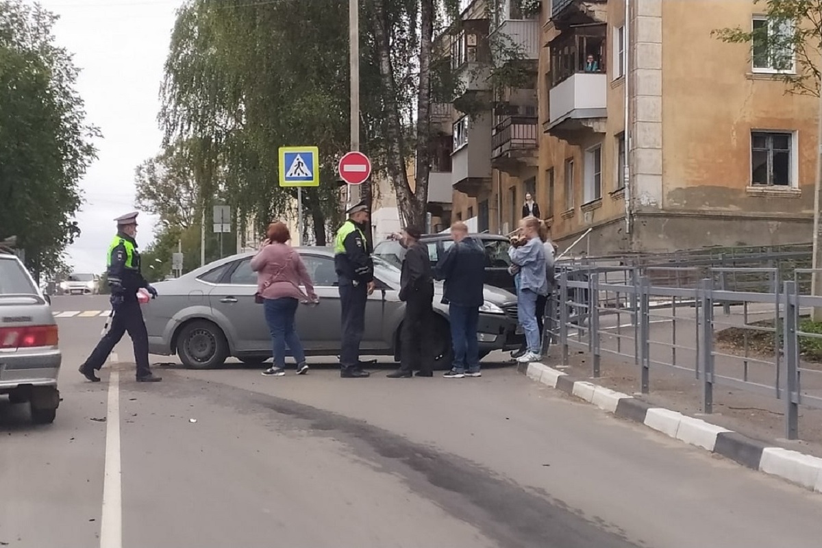 В Ржеве столкнулись две иномарки