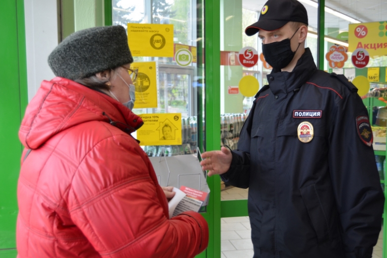 В Калязине оштрафовали покупателей, заявившихся в магазин без масок