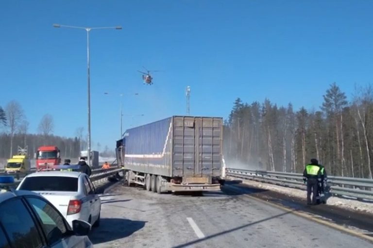 Скончался пассажир, пострадавший при столкновении трех фур в Бологовском районе