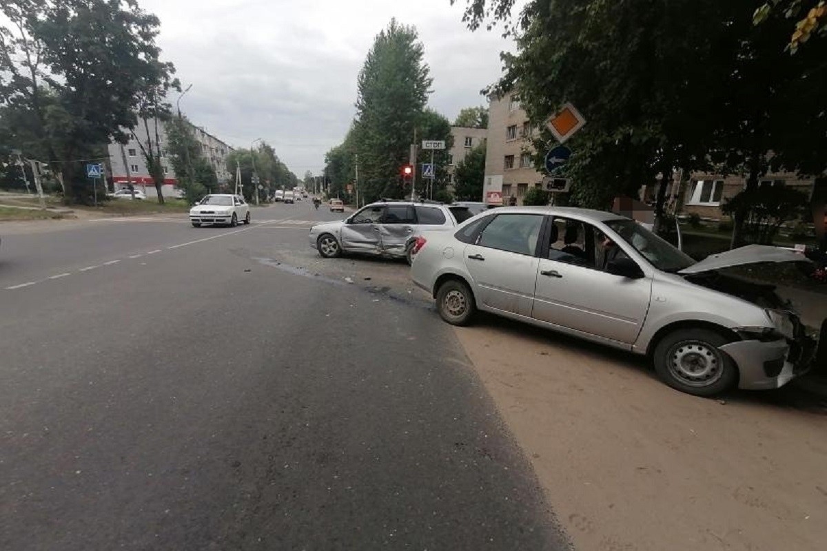 Один человек пострадал в тройном ДТП в Тверской области