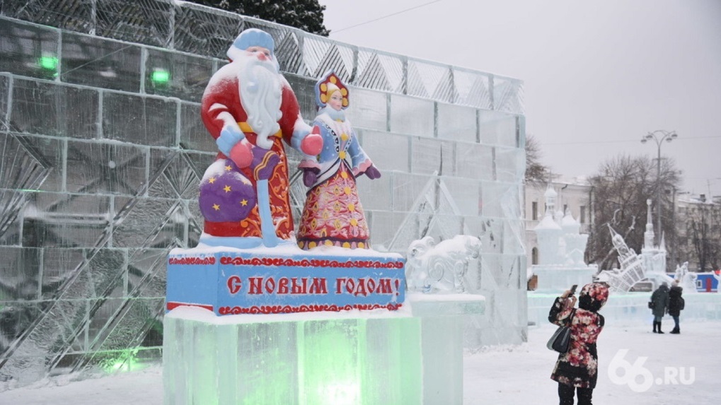 Полупустой ледовый городок, открытый во время пандемии, стал самым дорогим за последние 10 лет